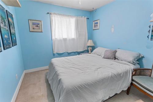 503 14Th Avenue, Creston, BC - Indoor Photo Showing Bedroom