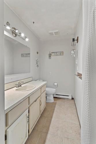 503 14Th Avenue, Creston, BC - Indoor Photo Showing Bathroom