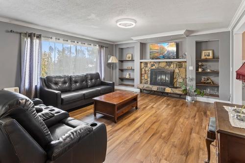 503 14Th Avenue, Creston, BC - Indoor Photo Showing Living Room With Fireplace