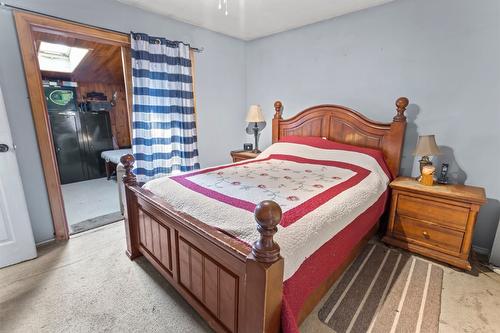 503 14Th Avenue, Creston, BC - Indoor Photo Showing Bedroom