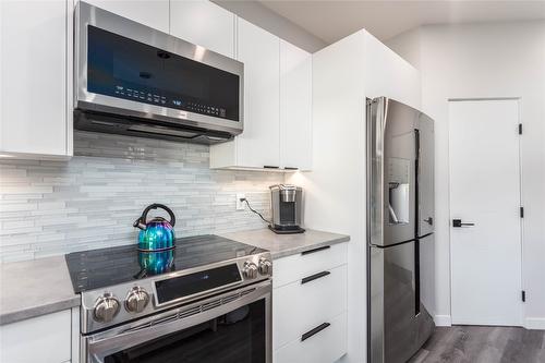 2253 Shuswap Avenue, Lumby, BC - Indoor Photo Showing Kitchen