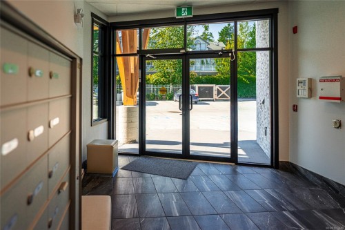 207-4474 Wellington Rd, Nanaimo, BC - Indoor Photo Showing Other Room