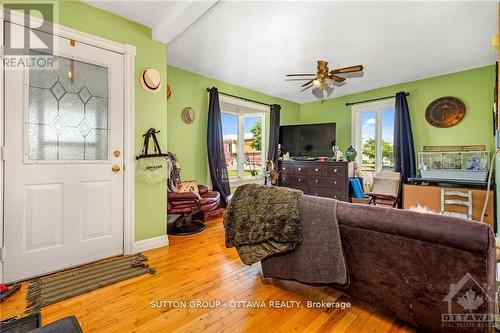 846 St Laurent Boulevard, Ottawa, ON - Indoor