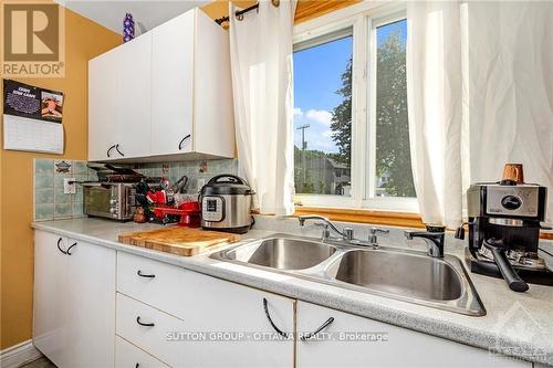 846 St Laurent Boulevard, Ottawa, ON - Indoor Photo Showing Kitchen With Double Sink