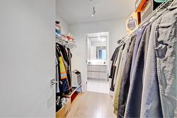 Walk-in closet - 