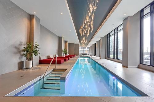 Piscine - 1008-5905 Boul. Du Quartier, Brossard, QC - Indoor Photo Showing Other Room With In Ground Pool