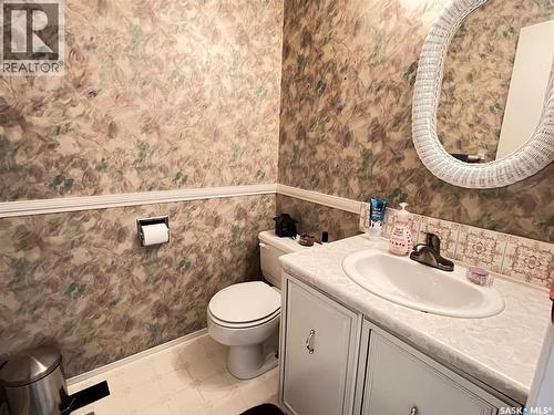 202 Hood Street, Maple Creek, SK - Indoor Photo Showing Bathroom