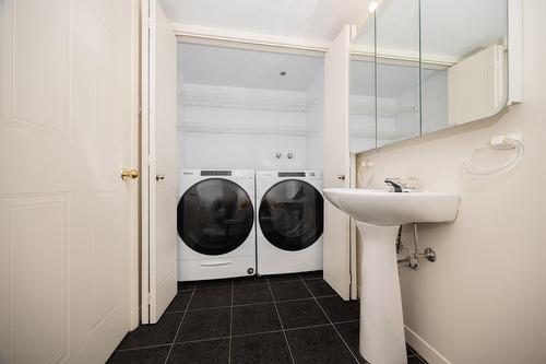 Powder room - 1203-5105 Boul. De L'Assomption, Montréal (Rosemont/La Petite-Patrie), QC - Indoor Photo Showing Laundry Room