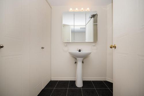 Powder room - 1203-5105 Boul. De L'Assomption, Montréal (Rosemont/La Petite-Patrie), QC - Indoor Photo Showing Bathroom