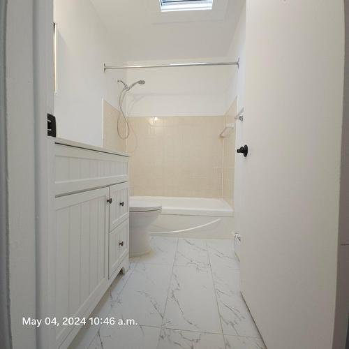 Salle de bains - 4334 Rue De Naples, Montréal (Saint-Léonard), QC - 