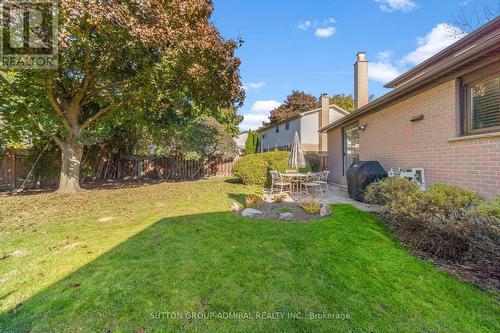 32 Mayvern Crescent, Richmond Hill, ON - Outdoor