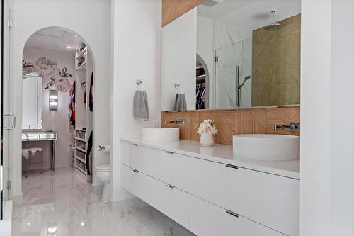 120 Sunset Boulevard, Vernon, BC - Indoor Photo Showing Bathroom