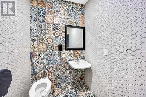 737 Barton Street E, Hamilton, ON 