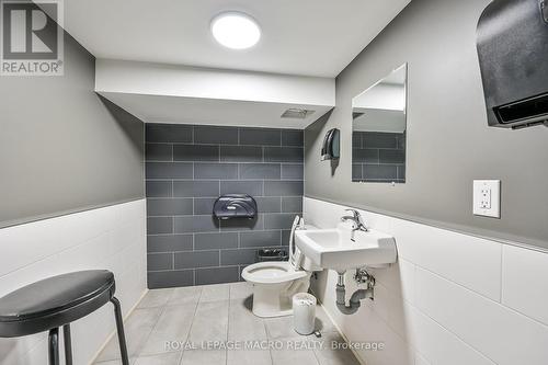 737 Barton Street E, Hamilton, ON 