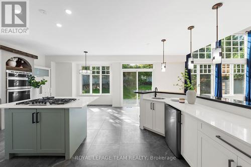 Bar sink in peninsula for added convenience - 60 Ironside Court, Ottawa, ON - Indoor Photo Showing Kitchen With Upgraded Kitchen