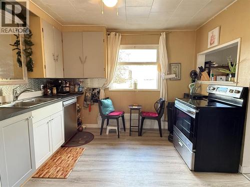 6657 Como Street, Grand Forks, BC - Indoor Photo Showing Kitchen With Double Sink