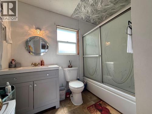 6657 Como Street, Grand Forks, BC - Indoor Photo Showing Bathroom
