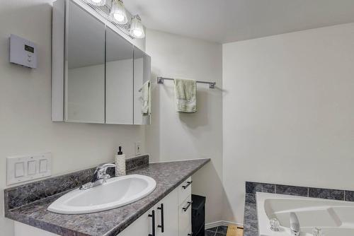 Bathroom - 201-542 Boul. Lavallée, Saint-Eustache, QC - Indoor Photo Showing Bathroom