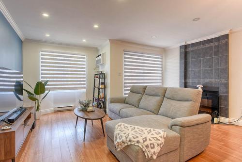 Living room - 201-542 Boul. Lavallée, Saint-Eustache, QC - Indoor Photo Showing Living Room