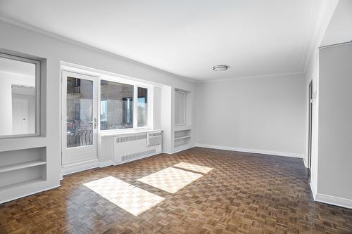 Salon - 604-3465 Rue Redpath, Montréal (Ville-Marie), QC - Indoor Photo Showing Other Room