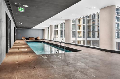 Pool - 4111-1205 Place Phillips, Montréal (Ville-Marie), QC - Indoor Photo Showing Other Room With In Ground Pool