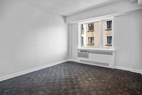 Primary bedroom - 703-3465 Rue Redpath, Montréal (Ville-Marie), QC - Indoor Photo Showing Other Room