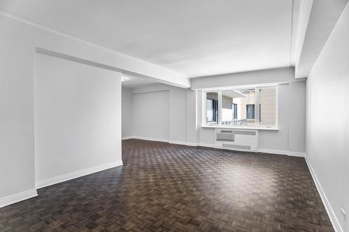 Living room - 703-3465 Rue Redpath, Montréal (Ville-Marie), QC - Indoor Photo Showing Other Room