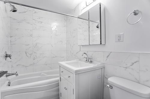 Bathroom - 703-3465 Rue Redpath, Montréal (Ville-Marie), QC - Indoor Photo Showing Bathroom