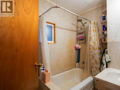 2988 Nazko Road, Quesnel, BC - Indoor Photo Showing Bathroom