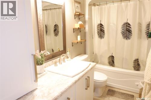 101 Empire Place, Assiniboia, SK - Indoor Photo Showing Bathroom