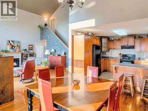 8130 Jackpine Road, Vernon, BC - Indoor Photo Showing Dining Room