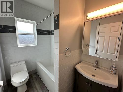 1834 Fifth Avenue, Trail, BC - Indoor Photo Showing Bathroom