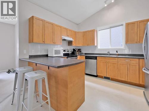 2210 Horizon Drive Unit# 13, West Kelowna, BC - Indoor Photo Showing Kitchen