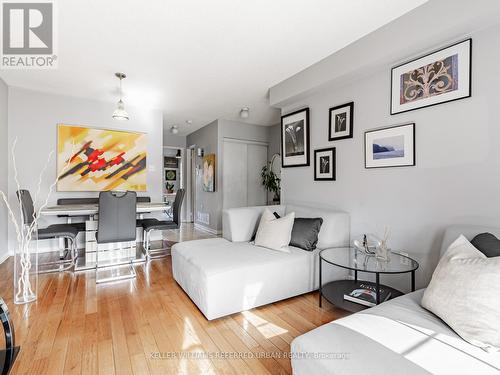 219 Touchstone Drive, Toronto, ON - Indoor Photo Showing Living Room