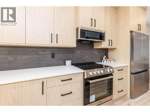 2374 6 Avenue Se, Salmon Arm, BC - Indoor Photo Showing Kitchen With Upgraded Kitchen