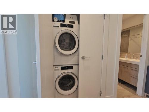 1191 Sunset Drive Unit# 2001, Kelowna, BC - Indoor Photo Showing Laundry Room