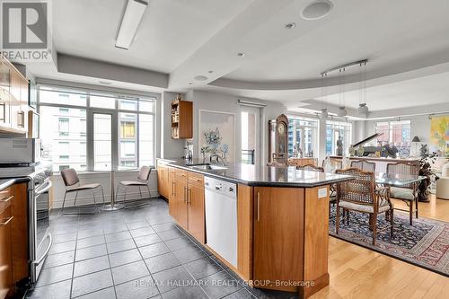 1003 - 85 Bronson Avenue, Ottawa, ON - Indoor Photo Showing Kitchen