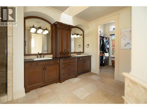 710 Arbor View Drive, Kelowna, BC - Indoor Photo Showing Bathroom