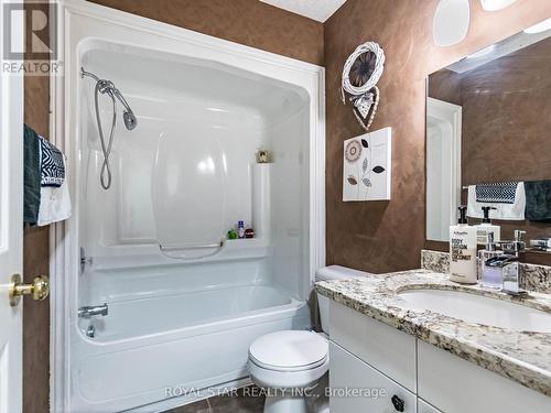 63 Green Bank Drive, Cambridge, ON - Indoor Photo Showing Bathroom