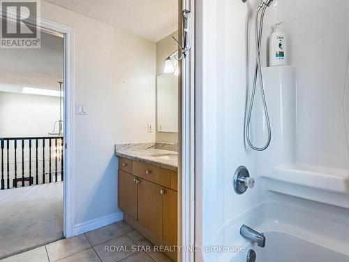63 Green Bank Drive, Cambridge, ON - Indoor Photo Showing Bathroom