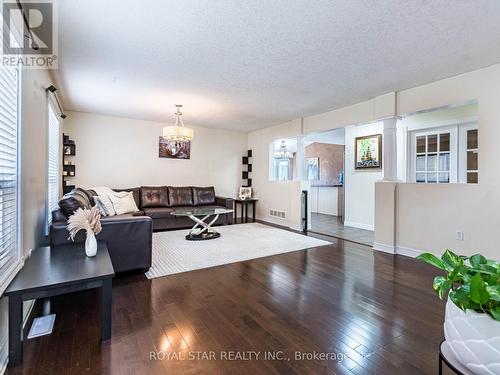 63 Green Bank Drive, Cambridge, ON - Indoor Photo Showing Living Room
