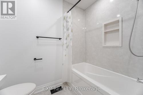 32 Arco Circle, Vaughan, ON - Indoor Photo Showing Bathroom