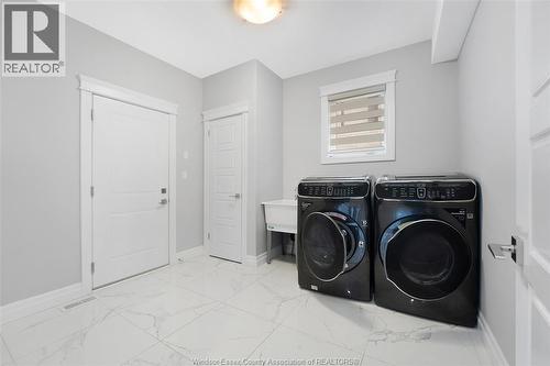 1581 Rockport, Windsor, ON - Indoor Photo Showing Laundry Room