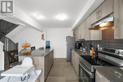 38 Silo Mews, Barrie, ON - Indoor Photo Showing Kitchen