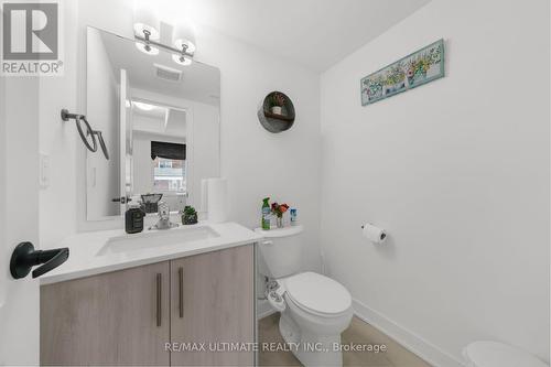 38 Silo Mews, Barrie, ON - Indoor Photo Showing Bathroom