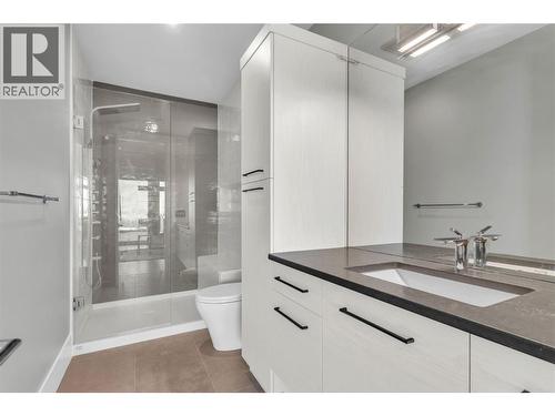 1050 Ledgeview Court, Kelowna, BC - Indoor Photo Showing Bathroom