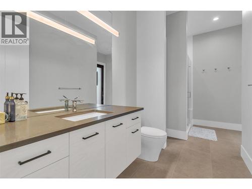 1050 Ledgeview Court, Kelowna, BC - Indoor Photo Showing Bathroom