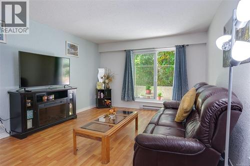 101 1187 Seafield Cres, Nanaimo, BC - Indoor Photo Showing Living Room