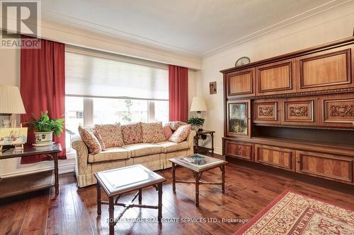163 Bendamere Avenue, Hamilton, ON - Indoor Photo Showing Living Room