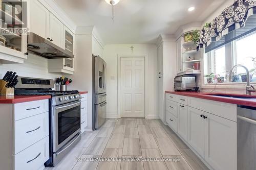 163 Bendamere Avenue, Hamilton, ON - Indoor Photo Showing Kitchen